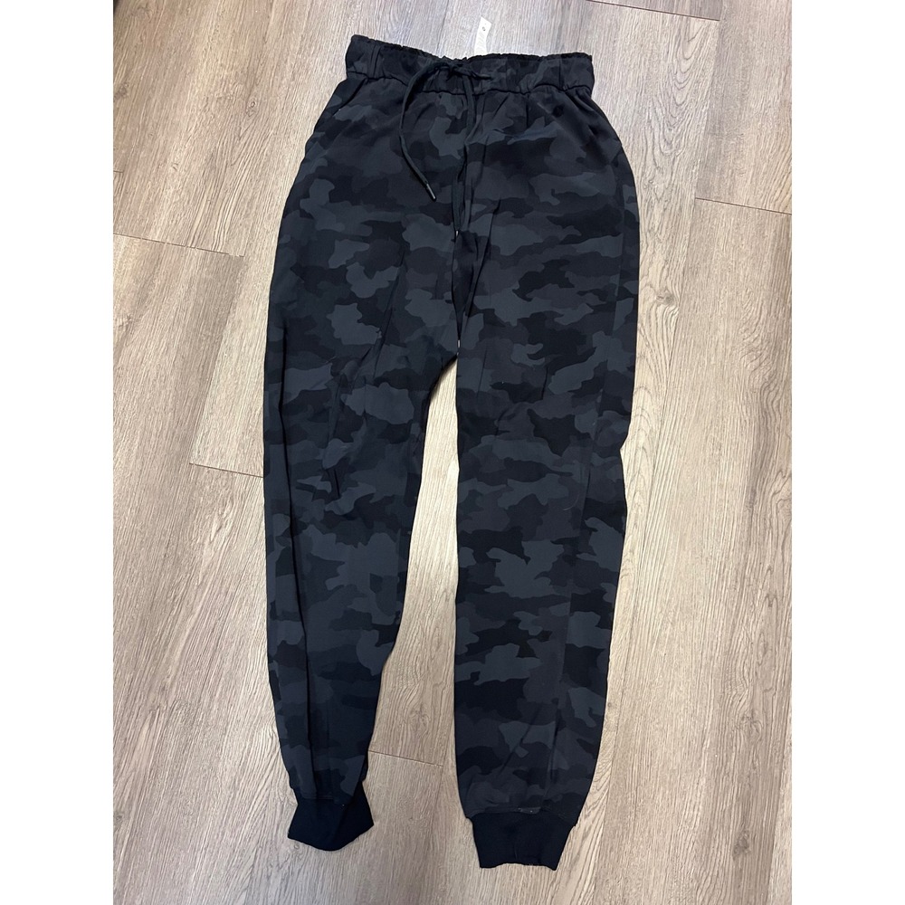 Lululemon On the Fly Jogger Heritage 365 Camo Deep Coal Multi Size 4